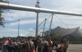 Groupe d'élèves de 1ère du Lycée Jean Renoir dans Olympiapark, Munich, le 14.09.23